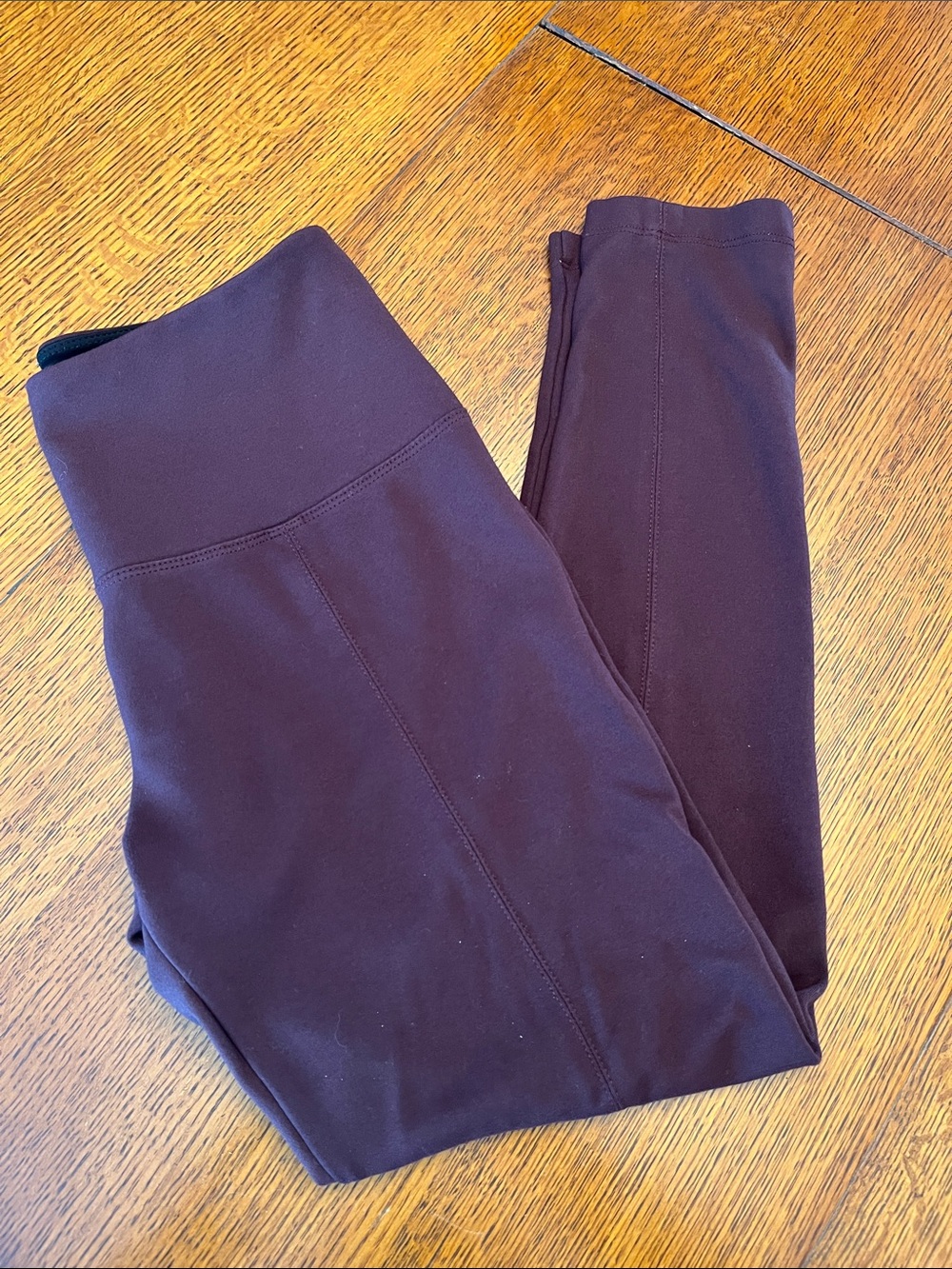LYSSÉ Signature Center Seam Legging, size M Wine/Burgundy